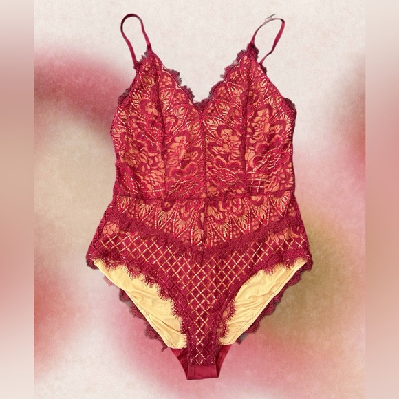 Boohoo Tops - Boohoo Burgundy Lace Bodysuit 🌹